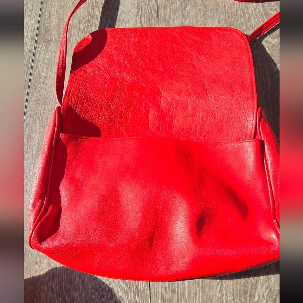 Vintage Samantha Scott Red Genuine Leather Crossbody Flap Bag — Bold Cherry Red - Picture 7 of 15